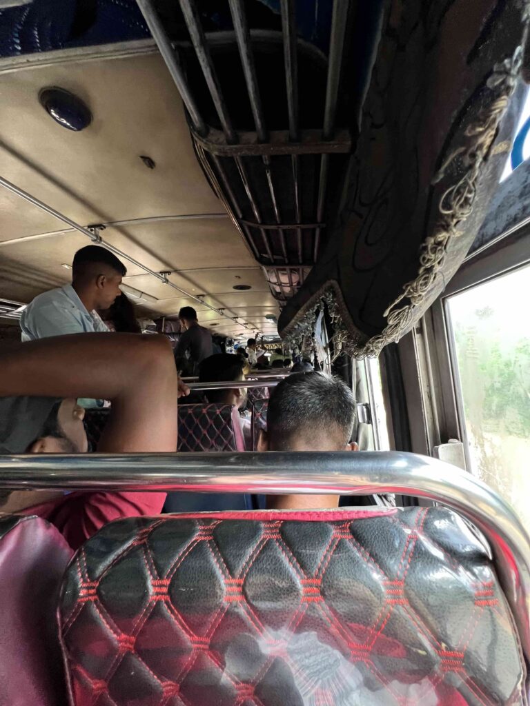 bus in sri lanka