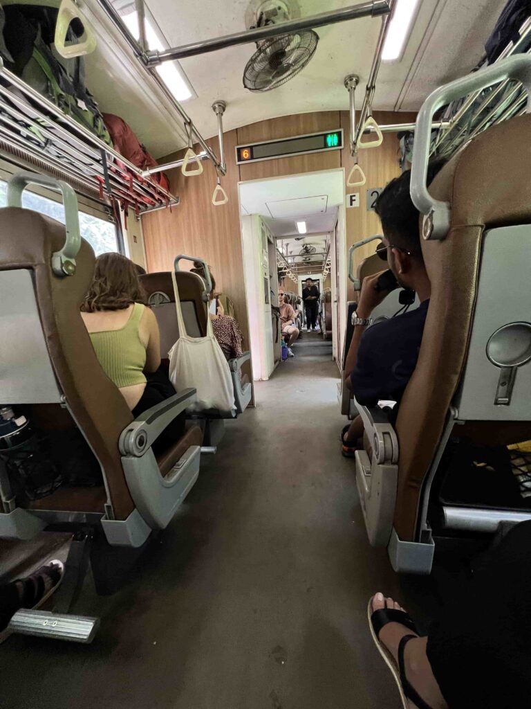 treno sri lanka kandy ella